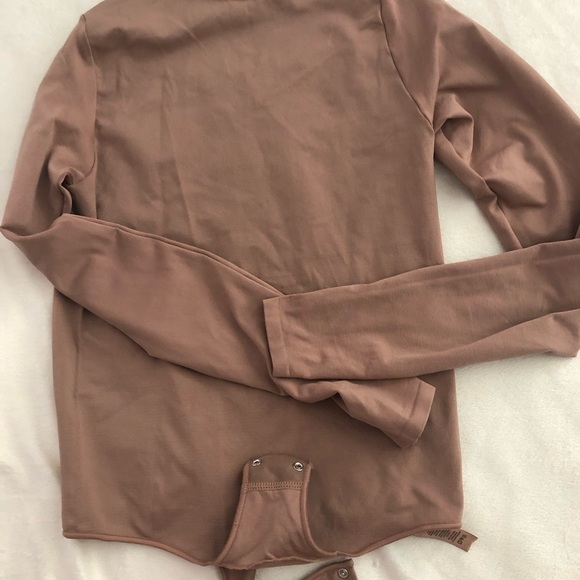 NWB ESSENTIAL CREW NECK LONG SLEEVE BODYSUIT - Picture 8 of 8